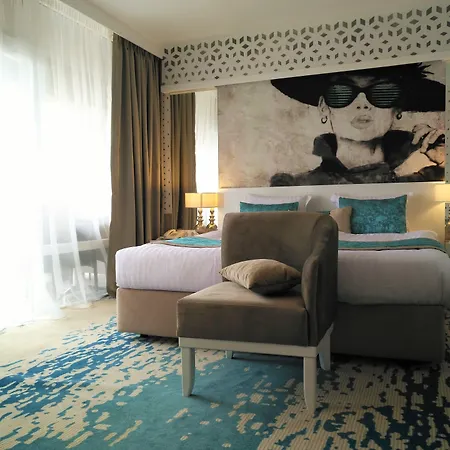 Europe & Casino Hotel 4*